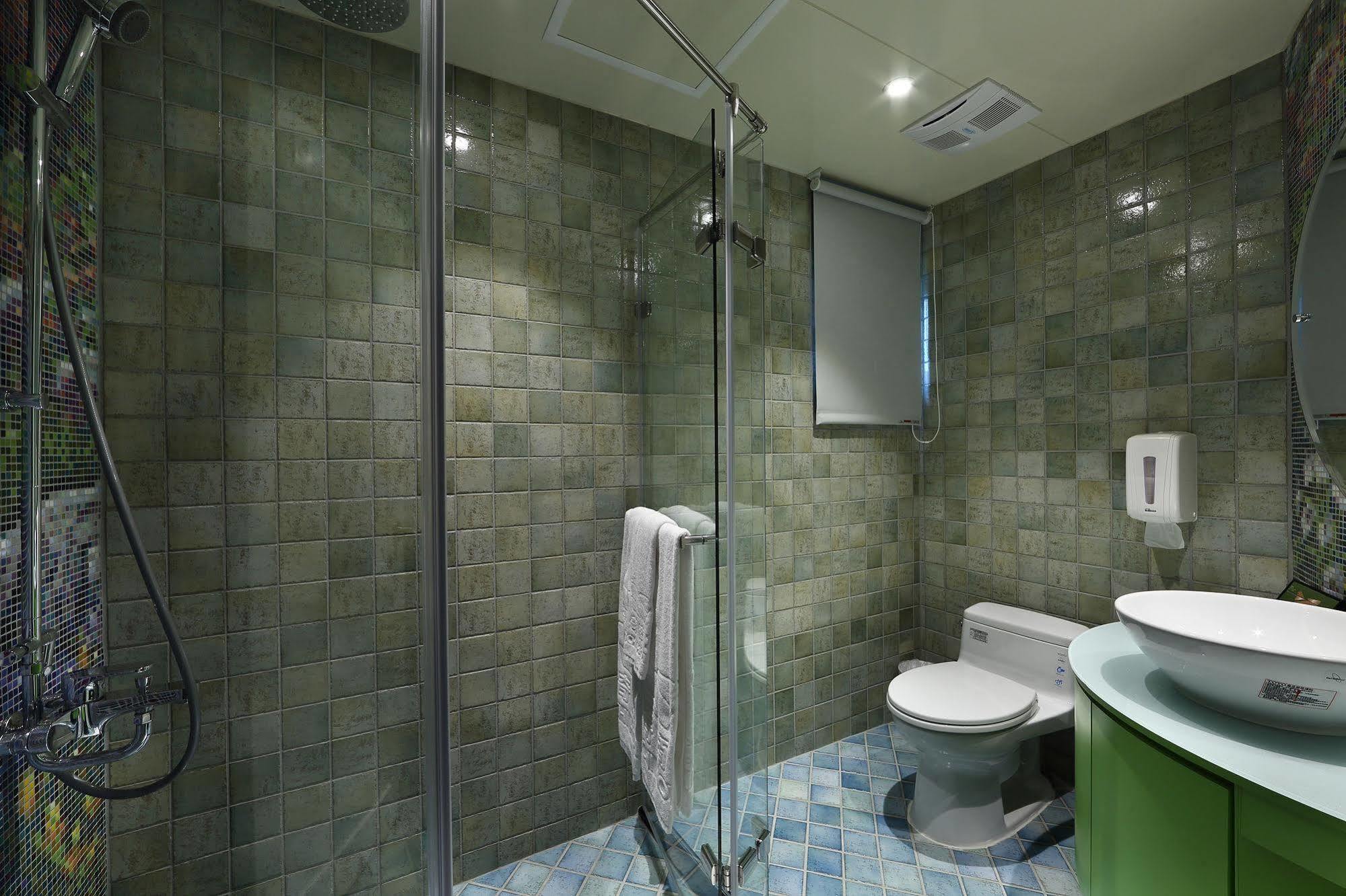 Shichi Hotel Kaohsiung Bagian luar foto