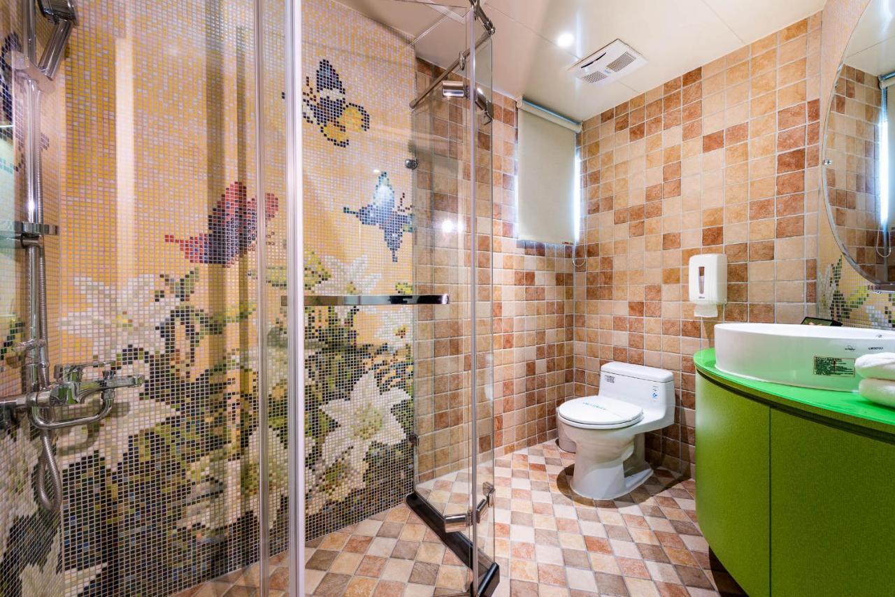 Shichi Hotel Kaohsiung Bagian luar foto
