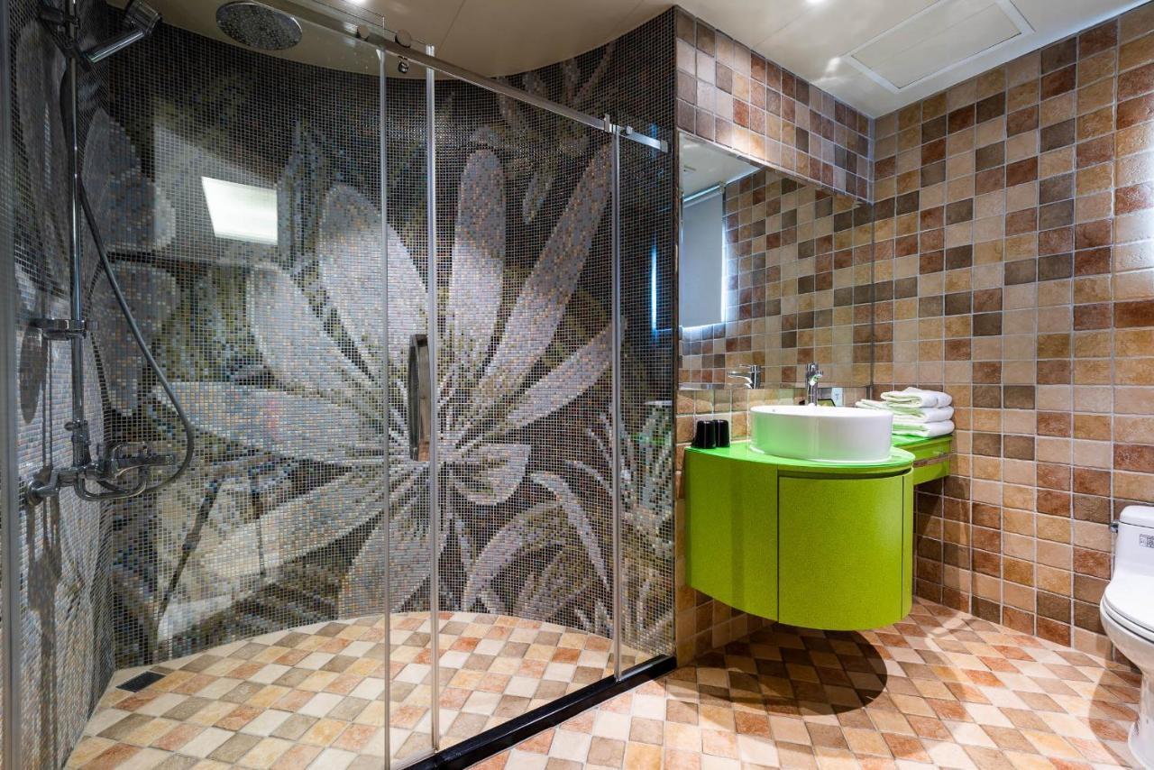 Shichi Hotel Kaohsiung Bagian luar foto