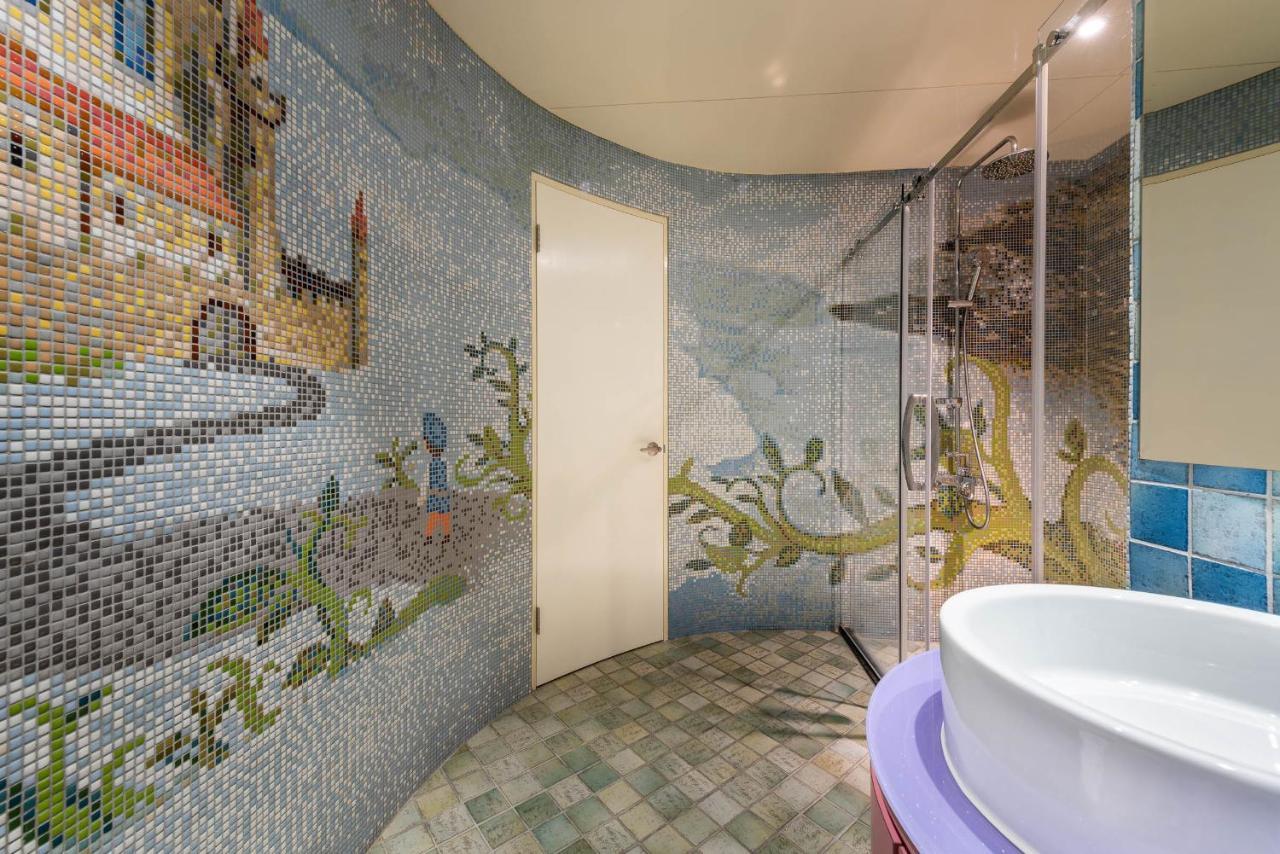 Shichi Hotel Kaohsiung Bagian luar foto