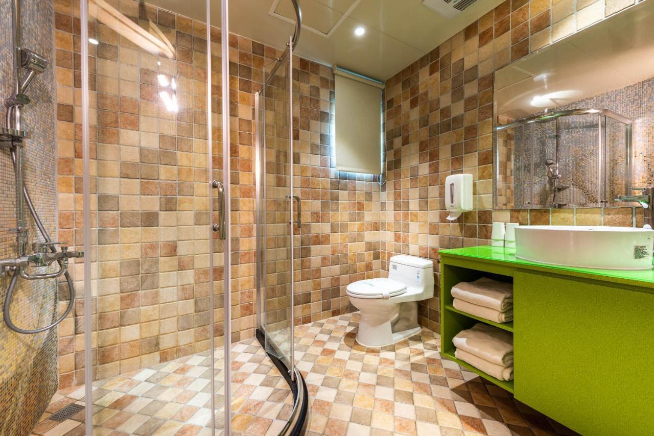 Shichi Hotel Kaohsiung Bagian luar foto
