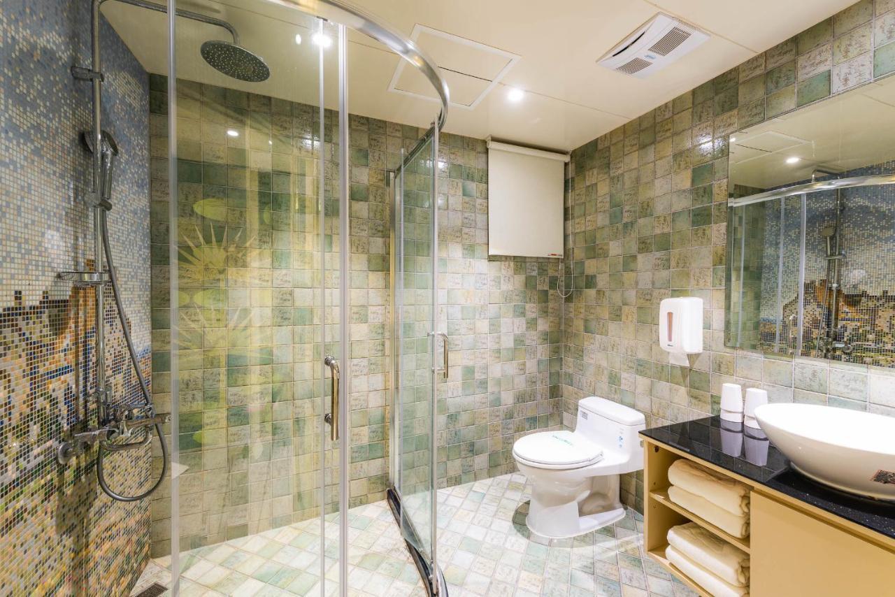 Shichi Hotel Kaohsiung Bagian luar foto
